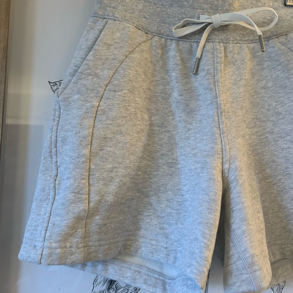 Lululemon Scuba Shorts - Picture 3 of 5